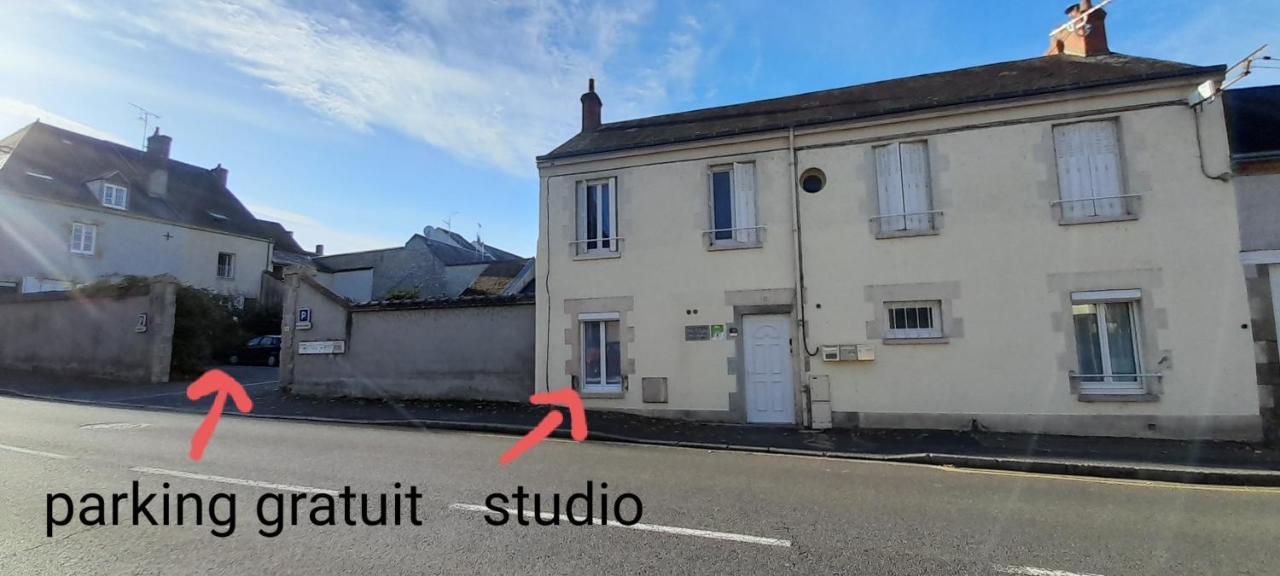 Studio Le Ligerien Saint-Denis-de lʼHôtel Екстериор снимка